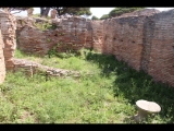 07349 ostia - regio iv - insula iii - domus delle colonne (iv,iii,1) - suedkorridor - suedwestende - raum (g) - bli ri nordosten - 06-2024.jpg